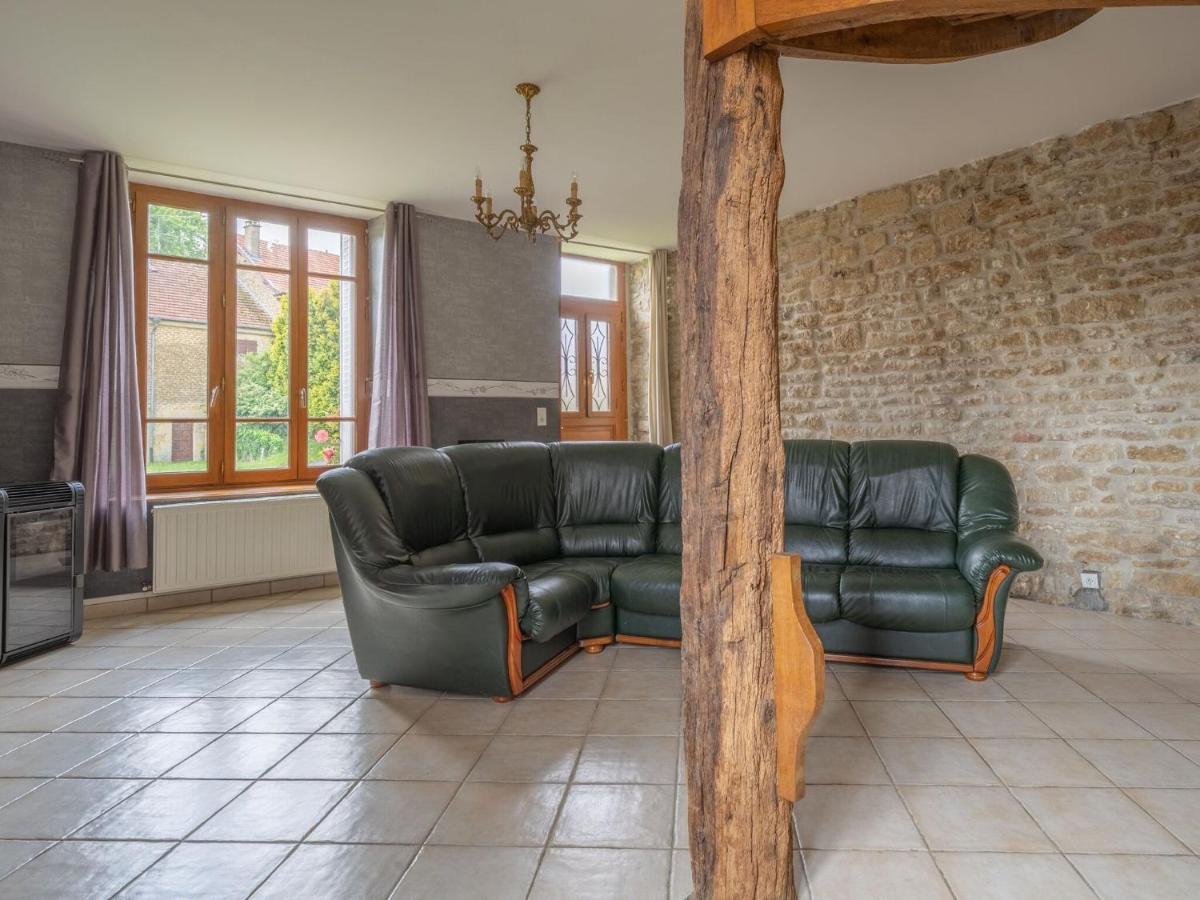 Vintage Holiday Home With Private Garden Nouart Buitenkant foto